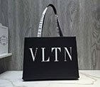 2019 Valentino Garavani Shopper 2052