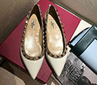 2019 Valentino women Flat shoes with rivet VN0597