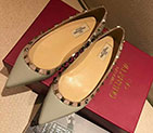 2019 Valentino women Flat shoes with rivet VN0598