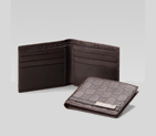 bi-fold wallet with metal bar and engraved interlo 233100 AA61R 2019